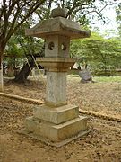 嘉義神社參道旁的石燈籠其二，1920年建造