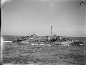 K級駆逐艦「カシミール（英語版）」と航行する「ジュピター」 （1940年8月24日撮影）