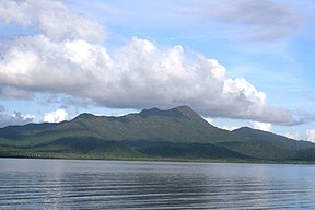 Hinchinbrook Island von der Küste aus