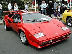 Lamborghini on Lamborghini Countach     Wikipedia