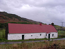 The Moirlanich Longhouse, a byre dwelling with a cruck frame Morlanich Longhouse 2004.jpg