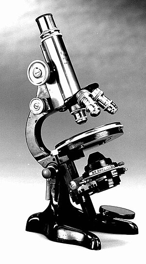 English: Old light microscope, manufactured by...