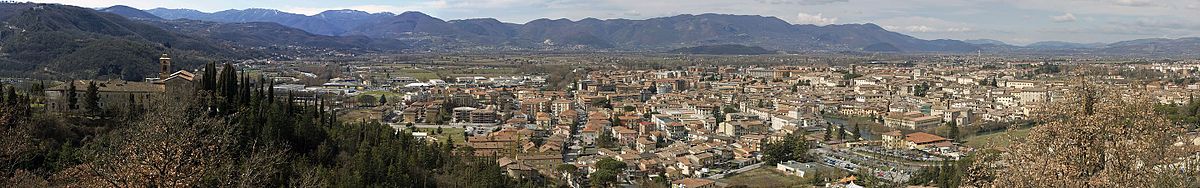 Panorama di Rieti (7447648676).jpg