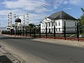 Moskee Keizerstraat (islamitisch) en Synagoge Neve Shalom (joods) in Paramaribo.