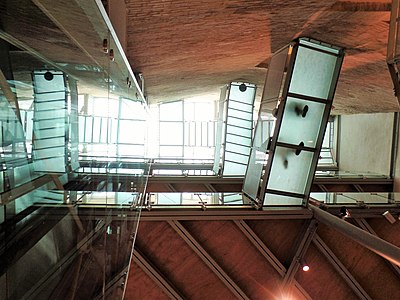 Aile du Palazzo Bonomini, couloirs suspendus avec sol en verre.