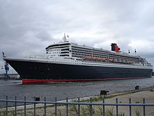 Queen Mary 2 Hamburg.jpg