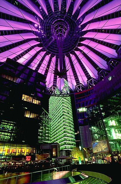 Die Sony Center snags in die Duitse hoofstad Berlyn.