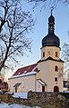 Kirche (mit Ausstattung) sowie Kirchhof mit Einfriedung und Grabmalen