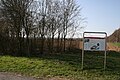 Wachtposten 4/101 am Wetteraulimes südöstlich von Altenstadt. Situation 2009 am vermuteten Standort. Eine Tafel informiert über die Möglichkeiten der Archäobotanik.