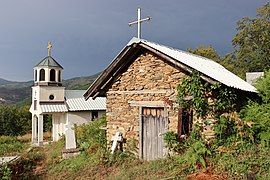 Поглед на новата и старата црква
