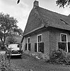 Hallenhuisboerderij in ambachtelijke stijl met versprongen kap