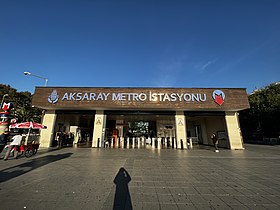 Entrée de la station, en 2022.