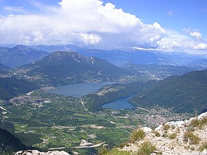 Alta Valsugana con laghi Levico e Caldonazzo.jpg