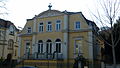 Villa mit Einfriedung