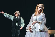v roli Anny Wilckeové, Bach a synové, Divadlo na Vinohradech, foto Petr Chodura (2023)