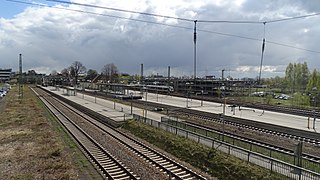 Blick auf den Bahnhof von der südlichen Fußgängerbrücke