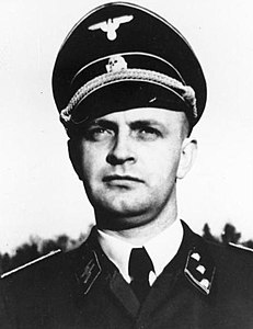 Хайнц Линге, камердинер Гитлера, был одним из первых свидетелей в расследовании самоубийства Гитлера