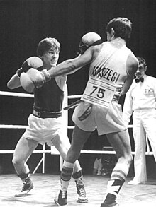 Бій Роберта Ішасегі (справа) проти Йогена Федіша (Німеччина) (1985 рік)