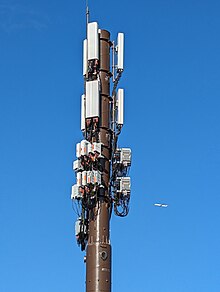 5G equipment in Canada Communications tower - 20231112.jpg