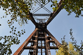 Chevalement de l'ancien puits de mine de charbon le « Pêchon », à Couillet (Charleroi). (définition réelle 4 546 × 3 011)