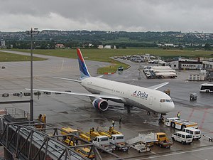 {{de|Boeing 767-300 ER (N156DL) der Delta Airl...