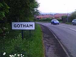 „Welcome to Gotham“ bewegt viele Touristen zu einem Foto.
