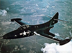 飛行するF9F-2 122567号機 (1949年撮影)