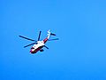 Helikopter boven de Afsluitdijk