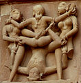 Скульптурная композиция в Кхаджурахо со сценой из камасутры, между 954 и 1050 гг.