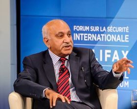 MJ Akbar تفصیل= 2014 میں ہیلی فیکس سیکورٹی فورم میں خطاب کرتے ہوئے