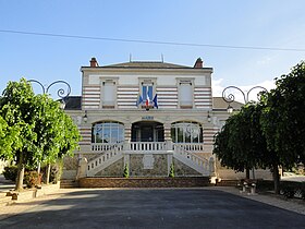 La mairie de Oiry.