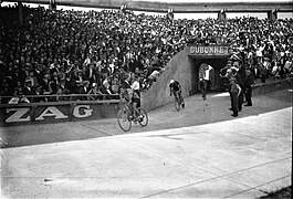 Arrivée du Tour de France cycliste au Parc des Princes (juillet 1932).