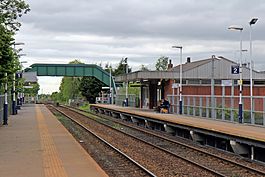 Platforms and footbridge, Bredbury railway station (geograph 4512680).jpg