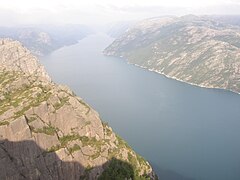 Vue du Lysefjord en direction de l'amont.