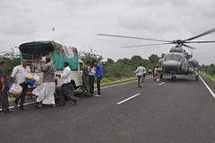 Спасательные операции ВВС Индии во время наводнения в Гуджарате в июле 2015 г. 2.jpg