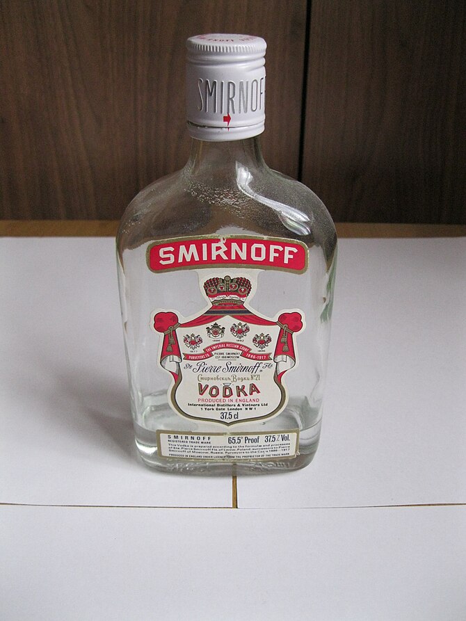 English: Picture of an old Smirnoff Vodka 375m...