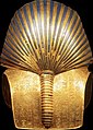 Немес золотой маски Тутанхамона. Вид сзади.