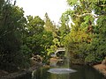 Fuente en el arboreto.