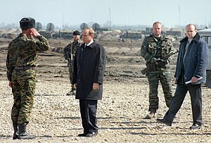 В. В. Путин на церемонии вывода из Чечни 331-го гвардейского парашютно-десантного полка. Ханкала, 20 марта 2000.