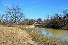Деревянный мост через реку Хамбер в заповеднике Клервиль.jpg