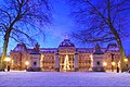 Il Palazzo Reale visto dal parco di Bruxelles durante l'inverno.