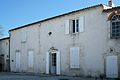 Mairie dans le bâtiment de l'ancienne cure accolée à l'église - Saint-Médard-d'Aunis