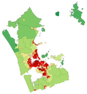 На этой карте региона Окленд выделены районы с самой высокой плотностью населения. Красное ядро ​​включает городской район Окленда.