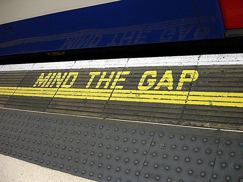 Súbor:Bakerloo line - Waterloo - Mind the gap.jpg