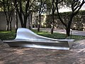 Panchina, alluminio, progettato nel 2003, eseguito nel 2006. Dallas Museum of Art