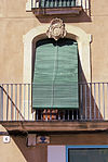 2. Fenstertür mit überstehenden oberen Ohren, Haus Cal Bosch, Mollerussa.
