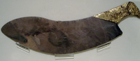 Seremoniell flintkniv med horusnavnet til Djer innskrevet på gullhåndtaket, utstilt i Royal Ontario Museum.