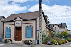 The town hall in Cintray