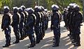 Petugas Polisi Huru-Hara Unit Respon Darurat dengan peralatan lengkap