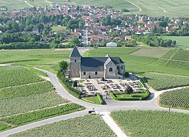 Église Saint-Martin, op de achtergrond Moussy